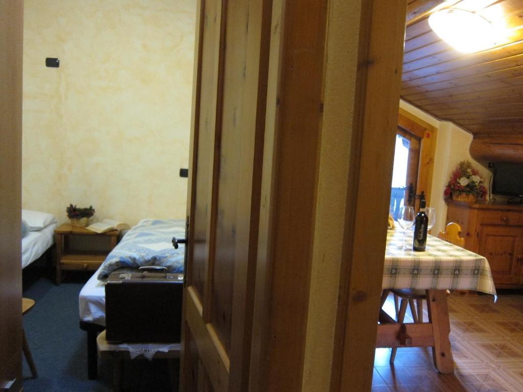 Chalet Del Sole Per Gruppi Livigno Room photo