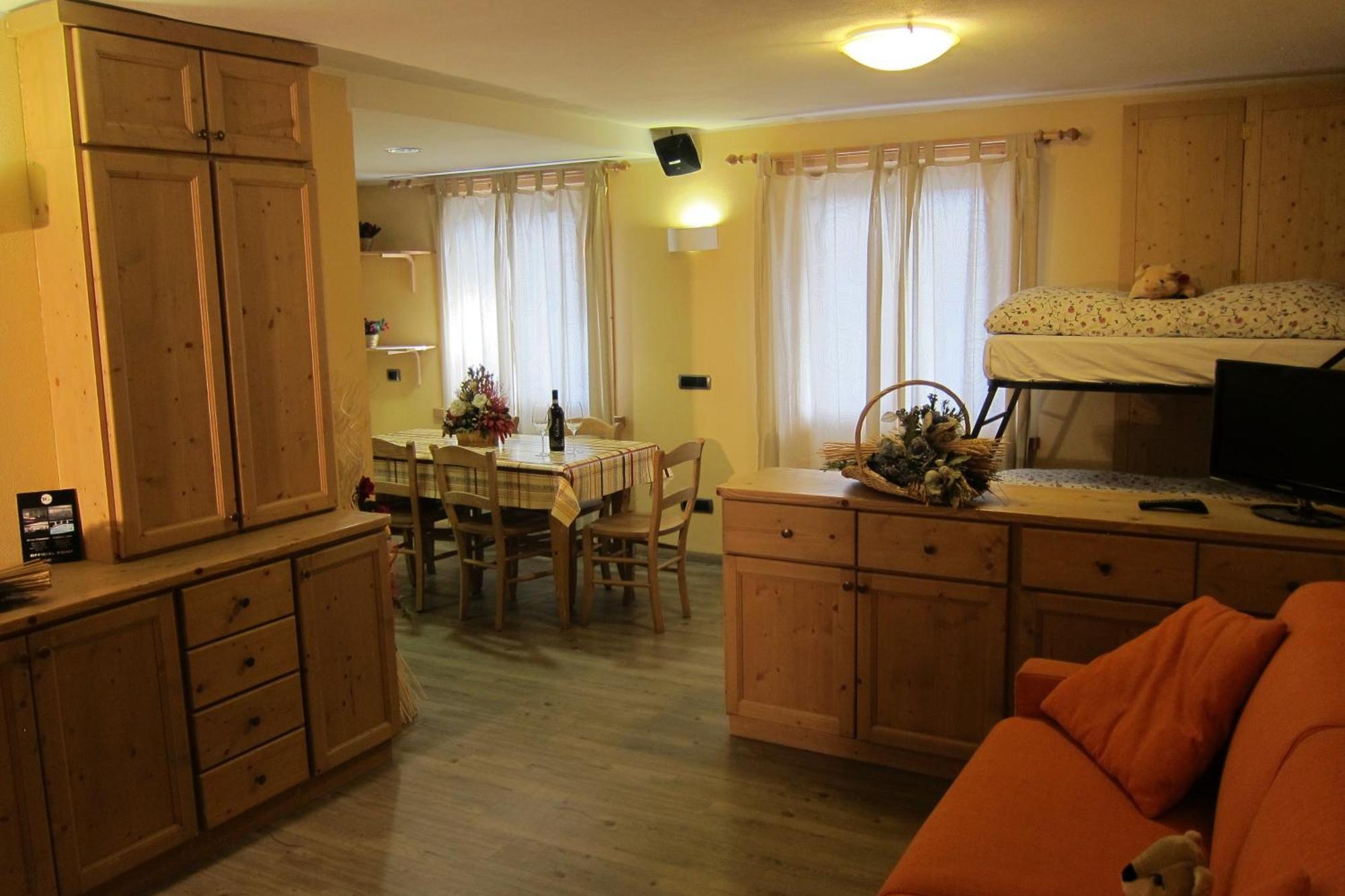 Chalet Del Sole Per Gruppi Livigno Exterior photo